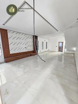 A Deluxe 5 Bedroom Fully Detached Duplex