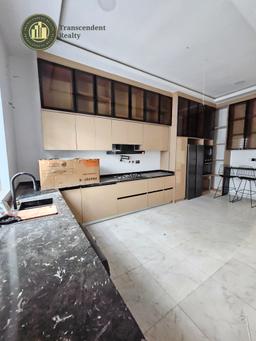 A Deluxe 5 Bedroom Fully Detached Duplex