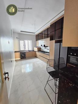 A Deluxe 5 Bedroom Fully Detached Duplex