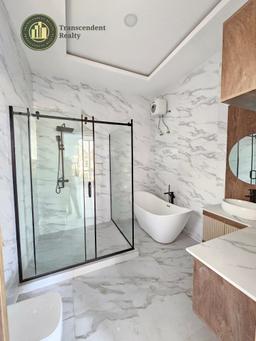 A Deluxe 5 Bedroom Fully Detached Duplex