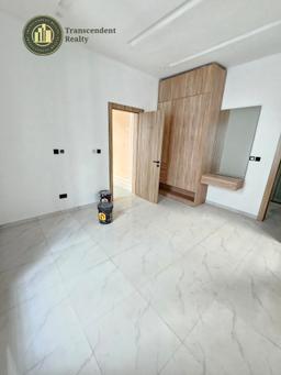 A Deluxe 5 Bedroom Fully Detached Duplex