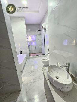 Newly Built, Contemporary 5 Bedroom Fully Detached Duplex