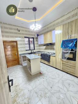 Contemporary 4 Bedroom Terraced Duplex