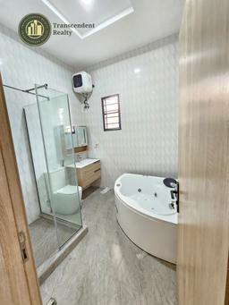 Contemporary 4 Bedroom Terraced Duplex