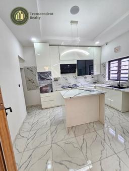 Newly Built Contemporary 4 Bedroom Terraced Triplex