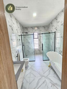 Newly Built Contemporary 4 Bedroom Terraced Triplex