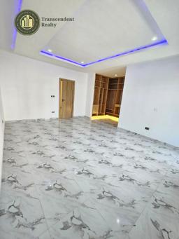 Newly Built Contemporary 4 Bedroom Terraced Triplex