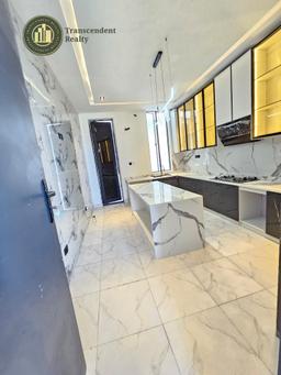 Deluxe 5 Bedroom Fully Detached Duplex