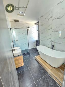 Deluxe 5 Bedroom Fully Detached Duplex