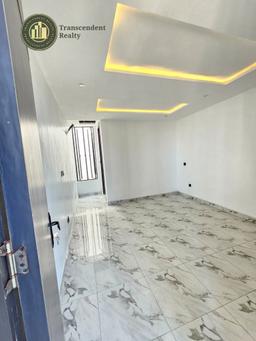 Deluxe 5 Bedroom Fully Detached Duplex