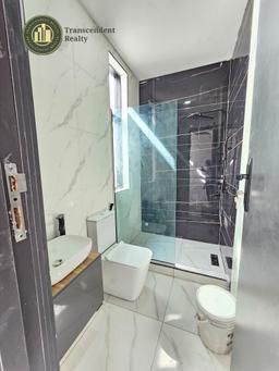 Deluxe 5 Bedroom Fully Detached Duplex