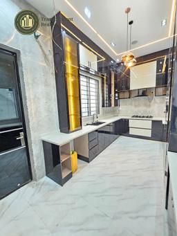 Contemporary 5 Bedroom Fully Detached Duplex