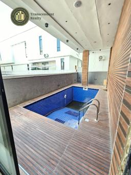 Contemporary 5 Bedroom Fully Detached Duplex