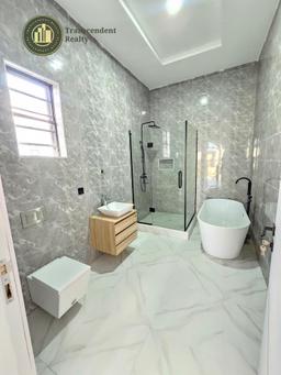 Newly Built Deluxe 5 Bedroom Fully Detached Duplex