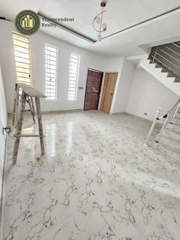 Newly Built Contemporary 4 Bedroom Terraced Duplex