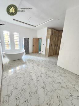 Newly Built Contemporary 4 Bedroom Terraced Duplex
