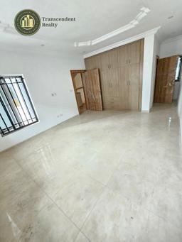 Newly Built Contemporary 4 Bedroom Terraced Duplex