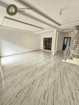 Newly Built Contemporary 4 Bedroom Terraced Duplex