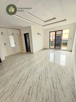Newly Built Contemporary 4 Bedroom Terraced Duplex