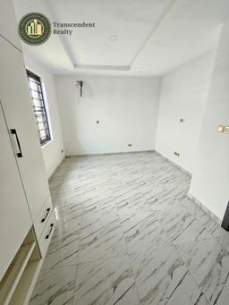 Newly Built Contemporary 4 Bedroom Terraced Duplex