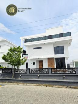 Newly Built 5 Bedroom Fully Detached Duplex