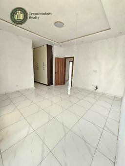 Newly Built Contemporary 4 Bedroom Terraced Duplex