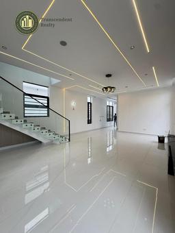 Newly Built Deluxe 5 Bedroom Fully Detached Duplex