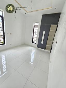 Newly Built Deluxe 5 Bedroom Fully Detached Duplex