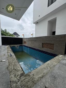 Newly Built Deluxe 5 Bedroom Fully Detached Duplex