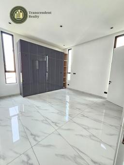 Newly Built Contemporary 5 Bedroom Fully Detached Duplex