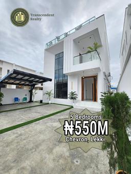 Deluxe 5 Bedroom Fully Detached Triplex with a Cinema and Swimming Pool