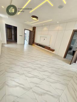 Deluxe 5 Bedroom Fully Detached Triplex with a Cinema and Swimming Pool