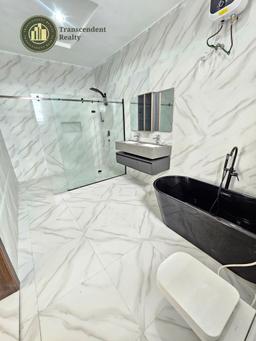 Deluxe 5 Bedroom Fully Detached Triplex with a Cinema and Swimming Pool