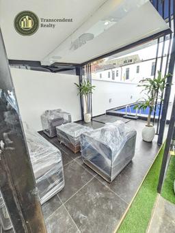 Deluxe 5 Bedroom Fully Detached Triplex with a Cinema and Swimming Pool