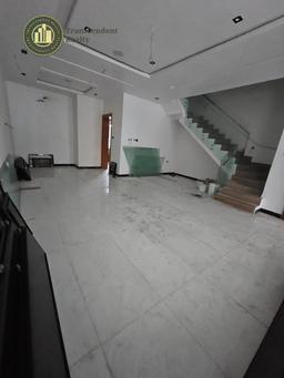 Newly Built Contemporary 5 Bedroom Terraced Duplex