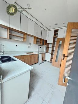 Newly Built Contemporary 5 Bedroom Terraced Duplex