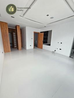 Newly Built Contemporary 5 Bedroom Terraced Duplex