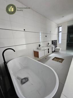 Newly Built Contemporary 5 Bedroom Terraced Duplex