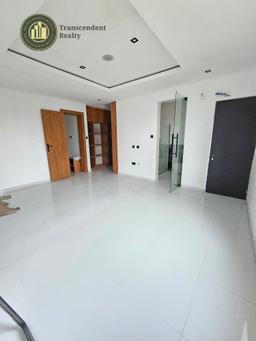 Newly Built Contemporary 5 Bedroom Terraced Duplex