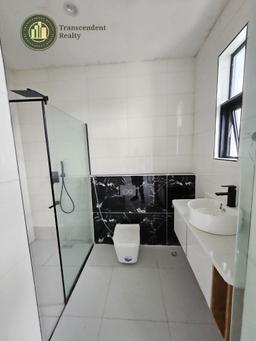 Newly Built Contemporary 5 Bedroom Terraced Duplex