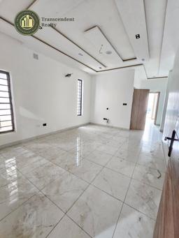 Exquisitely Built Contemporary 2 Bedroom Apartments