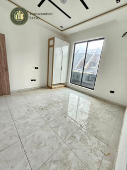 Exquisitely Built Contemporary 2 Bedroom Apartments