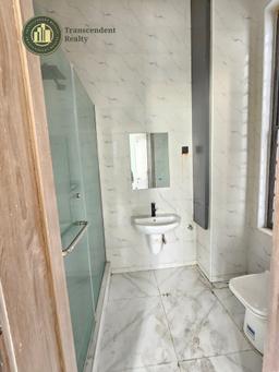 Exquisitely Built Contemporary 2 Bedroom Apartments