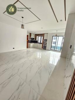 Exquisitely Built Contemporary 2 Bedroom Apartments