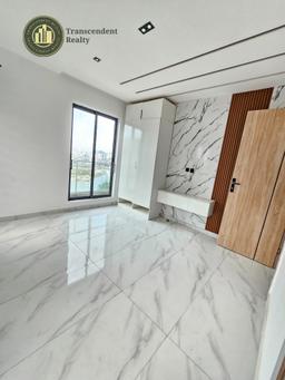 Exquisitely Built Contemporary 2 Bedroom Apartments