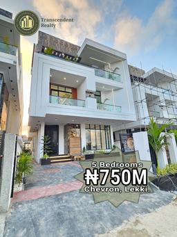 Deluxe 6 Bedroom Fully Detached Triplex