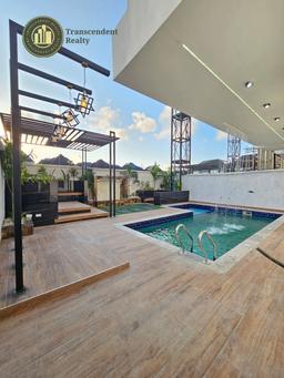 Deluxe 6 Bedroom Fully Detached Triplex