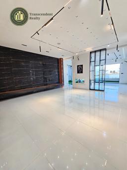 Deluxe 6 Bedroom Fully Detached Triplex