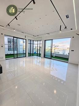 Deluxe 6 Bedroom Fully Detached Triplex