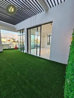 Deluxe 6 Bedroom Fully Detached Triplex